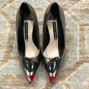 Alice + Olivia Sunglasses & lip appliqués new size 36.5 New without tags